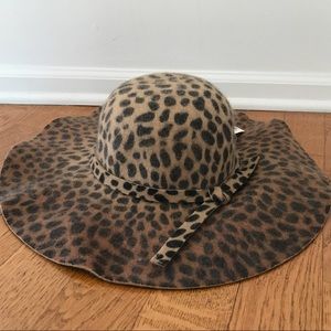 Animal print hat - 50% wool / 50% angora